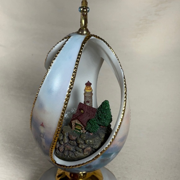 2005 Thomas Kinkaid Beacon of Hope Lights of Faith Musical Porcelain Egg - Picture 4 of 10